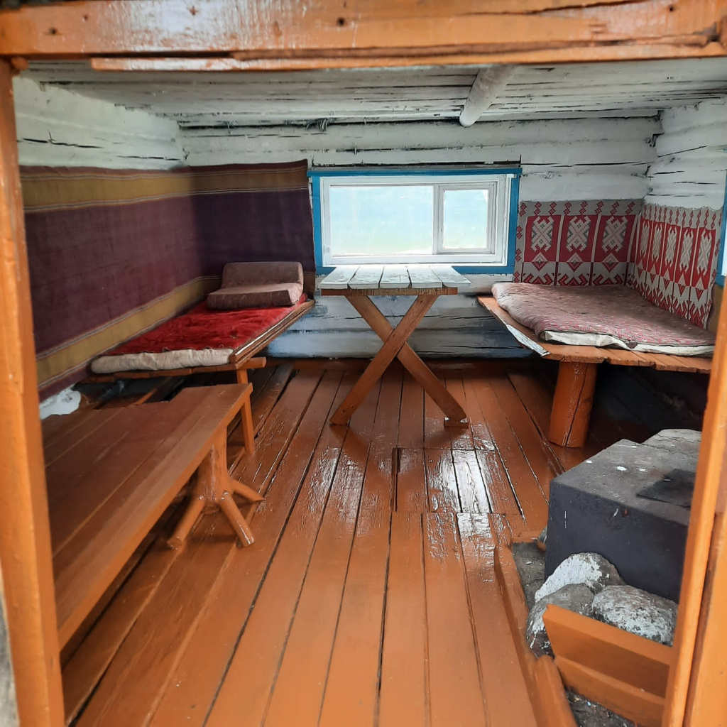 зимовьё после покраски.jpg зимовьё после покраски.jpg