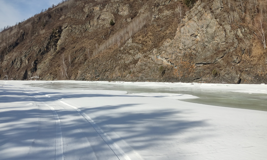 первая наледь на р.Иркут Куличья шевера.jpg первая наледь на р.Иркут Куличья шевера.jpg